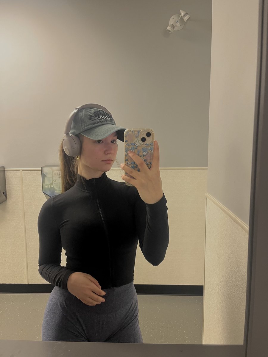 JFHaileyy's tweet photo. the bakery is open 🍰 https://t.co/neUaVX19K0