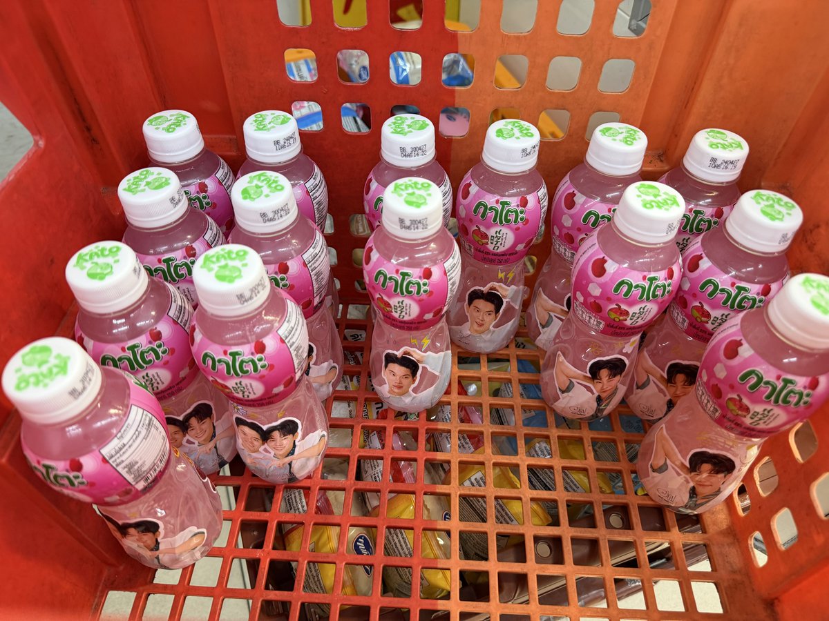 wat_fandom's tweet photo. 7/11 ซอยบางแก้ว มีแต่ลิ้นจี่ เหมาหมดทุก 7/11 ตามเคย

#กาโตะวุ้นหนึบฟินกับหยิ่นวอร์ 
#KATOxYinWar 
#หยิ่นวอร์ https://t.co/Oh8RPvda1m