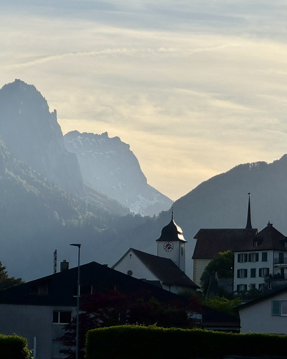 JonasFollonier's tweet image. 🇨🇭 Quelle expérience émouvante de vivre de l’intérieur une #Landsgemeinde aujourd’hui à Glaris, où ce système de démocratie directe existe depuis plus de 600 ans! Un canton qui se réunit chaque 1er dimanche de mai pour décider de son destin #amitié #suisse #politique #fédéralisme
