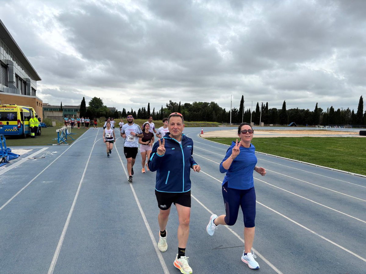 Selopezmanuel's tweet photo. 🏃🏻‍♂️🏃‍♀️Multitudinaria primera edición de la Social Run Spring Party esta mañana con salida y meta en las pistas de atletismo pasando por La
Pulgosa en la que han participado más de 300 atletas. 

#AlbacetEsDeporte https://t.co/LEqKmAeJ7L
