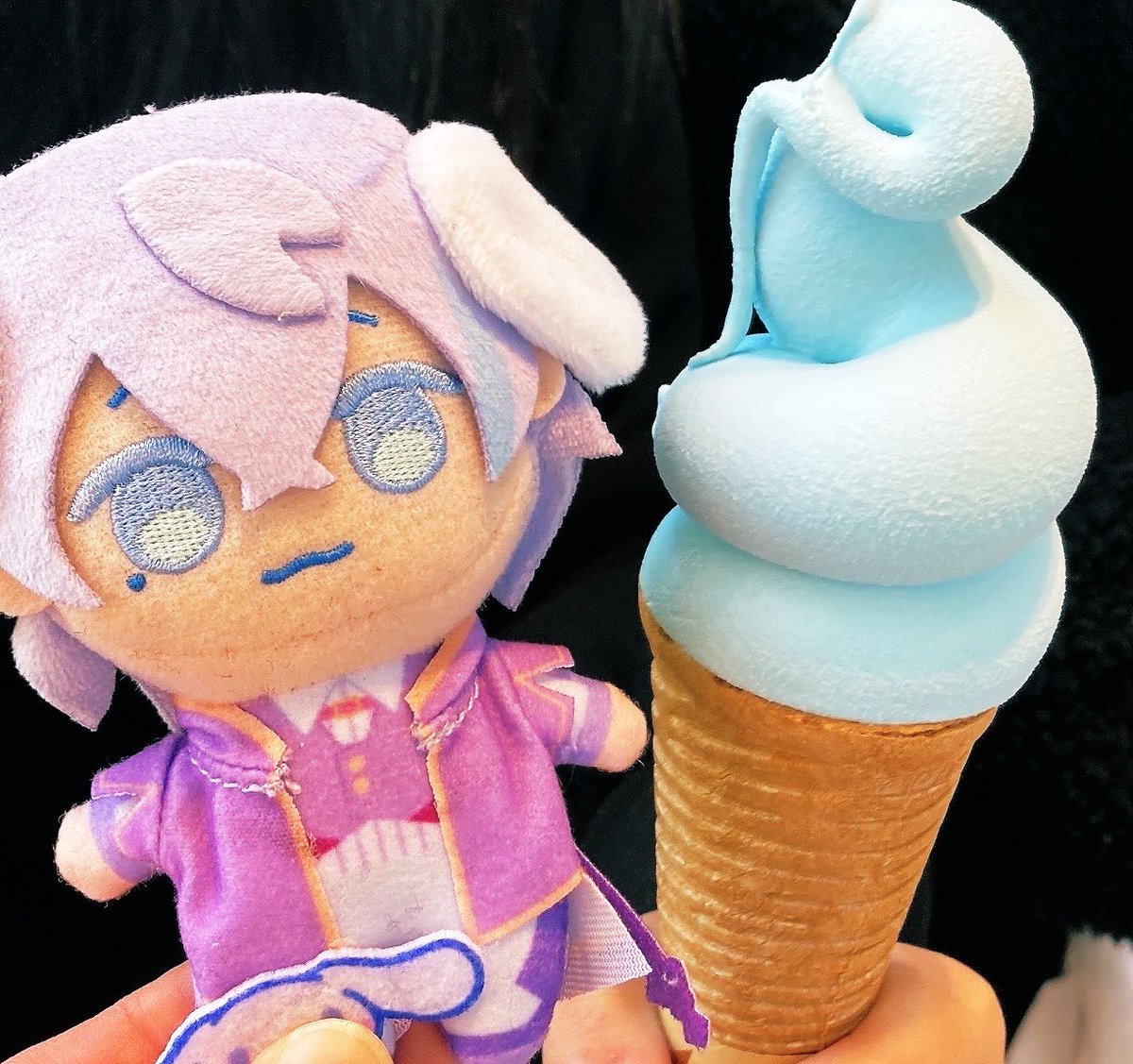 rooaLzk's tweet photo. GW２日目🩵
青いソフトクリームを
たべました😋

 #るざぽす https://t.co/NVZFrwZskP