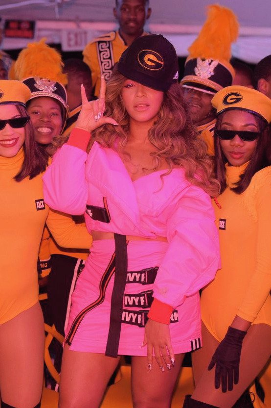 beyoncé hourly 𐚁ིྀ ৎ୭˚˖٠ tweet media