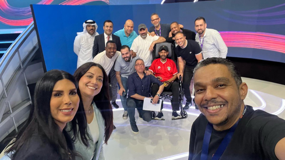 كعادة beIN بتكريم المميزين اخترنا في الإخبارية <a href="/beINSPORTSNews/">beIN SPORTS الإخبارية</a> الزميل حسن عمر خليفة 🇸🇩 موظفا مثاليا للربع الأول من سنة 2026 حيث قهر ظروفه الصحية وصعوبة حركته -بعد تعرضه وأبنائه لحادث مروري مروع على خط السعودية العام الماضي- تجاوزه وعاد إلينا بنصف قوته لكن بكامل مهامه الوظيفية 👏🏽