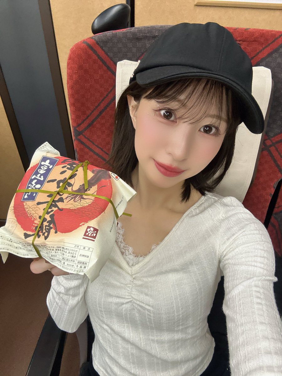 富山ありがとうございました！このツアーが本当に楽しすぎて、もっとたくさんの場所に行きたかったなって最近ずっと思ってます。そんな中、メンバーの生まれ育った場所でライブができて本当によかった！のの、連れてきてくれてありがとう💚最後まで楽しむぞ！明後日は仙台🎶 #フィロのス_ラストツアー