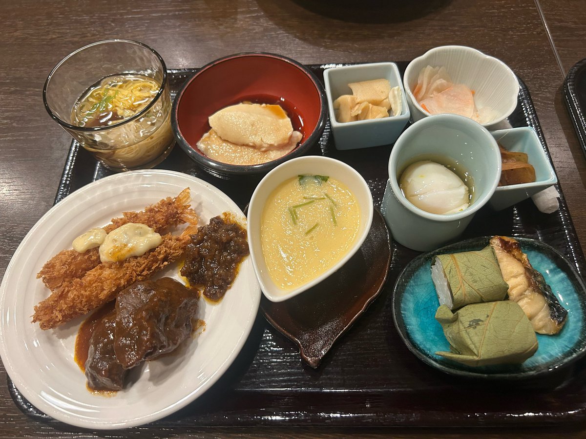 yuka69680058's tweet photo. 友人と始発に乗りホテル日航奈良さんの「奈良の朝ごはん」
今日の粕汁は、中谷酒造さんの純米吟醸🥣
奈良の物を使ったお料理が多く、友人も私もびっくりするほど頂きました🥰
フレンチトーストは目の前で焼いて頂き、今まで食べた事無い美味しさでした🥰
#鈴木亮平
#いざいざ奈良
#ホテル日航奈良 https://t.co/O2SqfnMef0