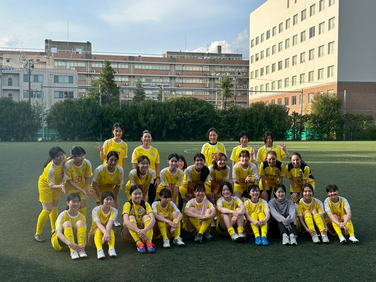 BunkyoLBLadies's tweet photo. トレーニングマッチ
4/26（日）vsビブスレディース　
3本×25分
0-2
2-0 まり、さやか
0-0

ビブスレディースさんの熟練されたパス回しに圧倒されつつも、私たちも得点に繋げることができました。  
東大ア式女子の新入部員も加わり、多くのメンバーで試合経験ができました。  
#女子サッカー
#文京区 https://t.co/9GcuO5Q7Qr