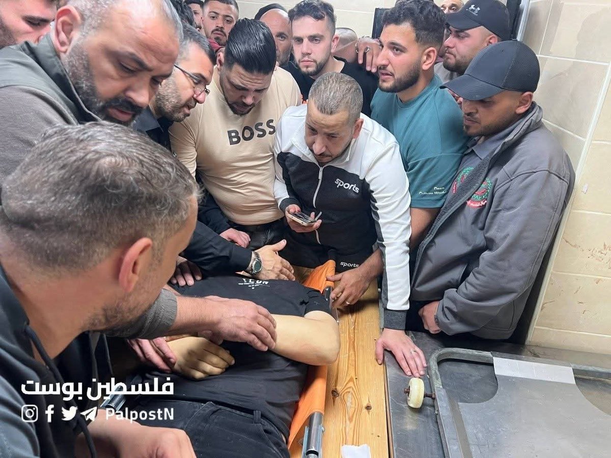 eng_alaa_halisi's tweet photo. زوجته في غرفة الولادة، تستقبل مولودهما، وزوجها يُزف شهيدا.. من وداع الشهيد نايف فراس زياد سمارو، الذي ارتقى برصاص الاحتلال خلال اقتحام قوات الاحتلال لوسط مدينة نابلس ظهر اليوم https://t.co/peFxn7l4Cp