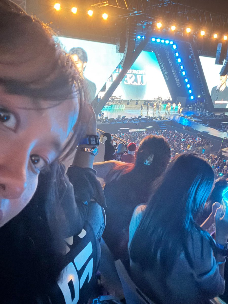 LEAIURS's tweet photo. udah seminggu aje :(((( HUHUHU SEDIHHHHHH BGTTTT BGTTTT AKAN GW BAHAS TERUS POKONY :((( SEEEEEU NEXT CONCERT (smg panjang umur banyak rezeki) https://t.co/bzIieUXJL4