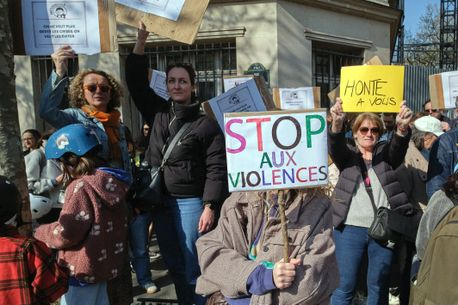France3Paris's tweet image. Violences sexuelles dans le périscolaire : un premier procès d'un animateur poursuivi pour agressions et harcèlement sur des fillettes
france3-regions.franceinfo.fr/paris-ile-de-f…
#violencessexuelles #justice #periscolaire