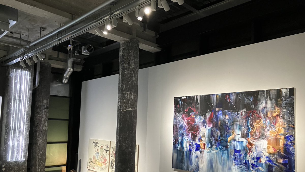 akatuki0akatuki's tweet photo. 尾形凌さんと真田将太朗さんの二人展へ。素敵な空間に素敵な展示、そしてトークイベントと、ＧＷ初日にとても楽しい時間を過ごすことができました。新しい場所に行くのは緊張するけど、絵画を見て楽しむことが少しずつなじんできてうれしくもあります。 https://t.co/Al8fC2LtD6