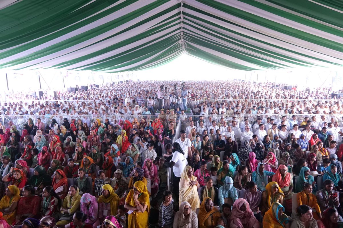 संकल्प पूरा हुआ, सिद्धि मिली

केंद्रीय मंत्री माननीय श्री जयन्त चौधरी जी के कर-कमलों से आज बागपत की धरती पर सिंथेटिक ट्रैक और कारगिल युद्ध शहीद स्मारक द्वार का शिलान्यास एवं भूमि पूजन सम्पन्न हुआ।

इसके साथ ही बालैनी व जनपद बागपत के हजारों युवाओं के सपनों को एक नई उड़ान मिली है।