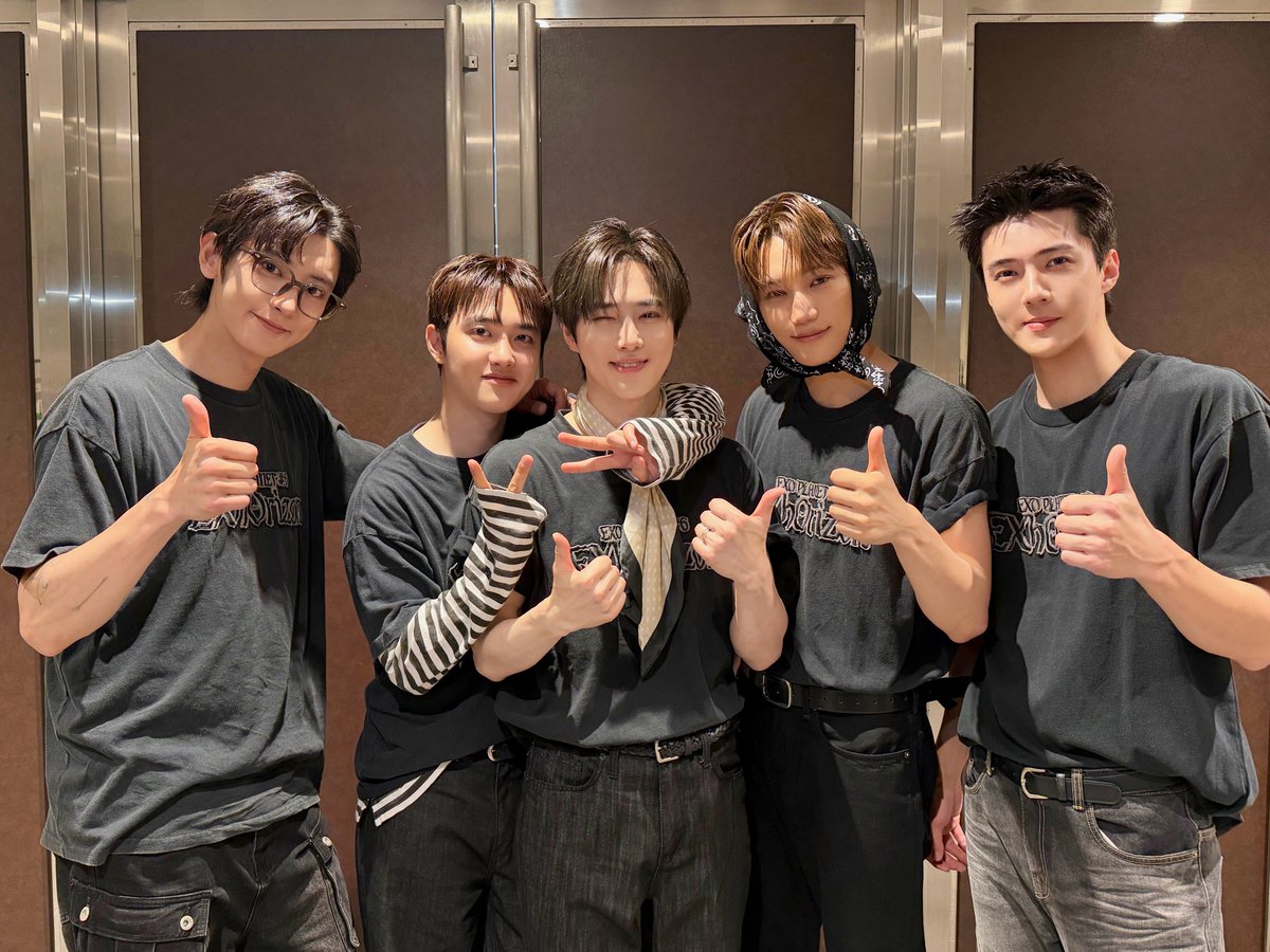 EXO tweet media