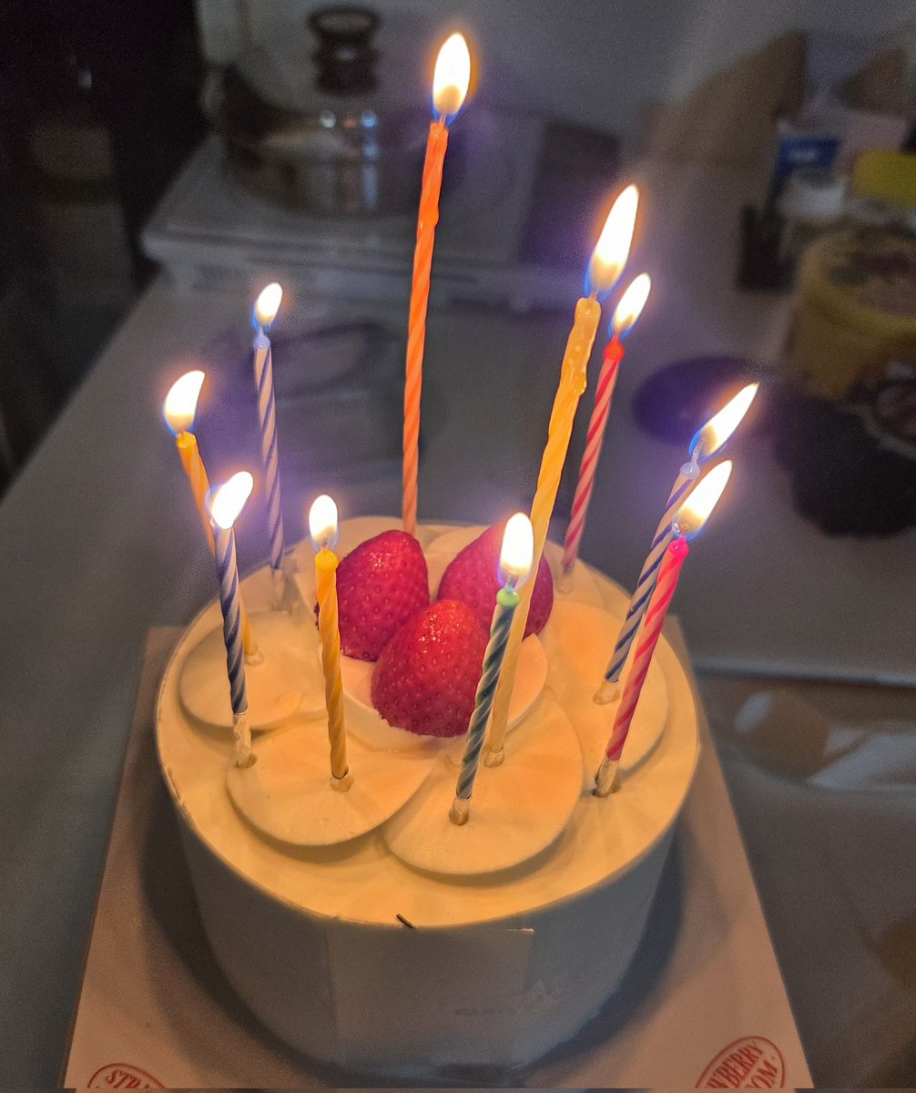 ReveEMT's tweet photo. 햅삐 버쓰데이
진짜 못찍었다 https://t.co/osS0xhshTu
