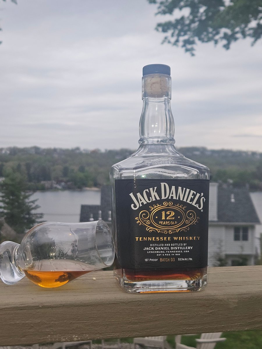 HoneyBarrelHntr's tweet image. Strawberry caramel + cinnamon heat?
Yeah… that one didn’t last long. 
#HoneyBarrelHunter #Whiskey