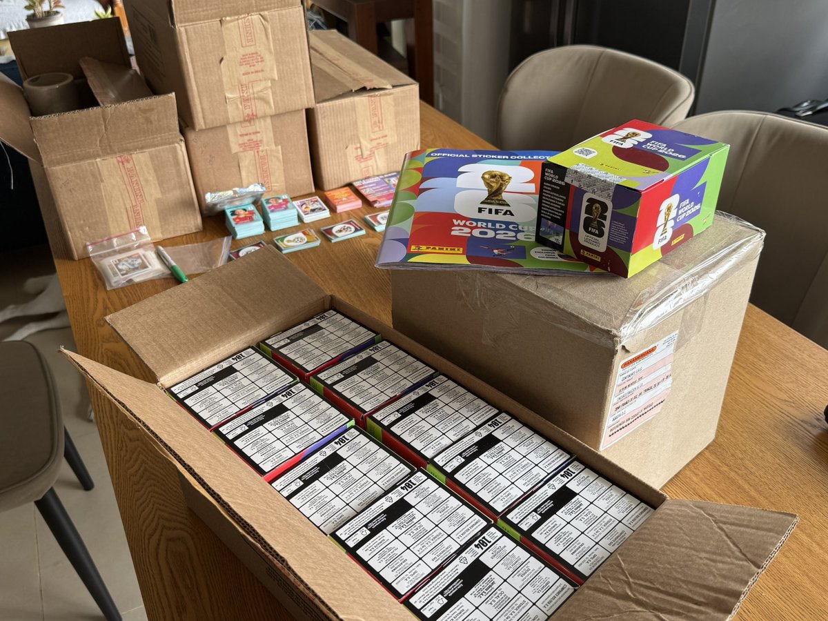Pa eso que el vicio Panini es peor que el bazuco 😂.

Y siendo así, yo soy su jíbaro muchachos. Tenemos Panini disponible:

Caja: 500,000
Sobres: 5,000
Álbum pasta blanda: 15,000

Caja + álbum: 510,000
Media caja + álbum: 260,000

Por WhatsApp los atiendo 🔥🔥🇨🇴🏆