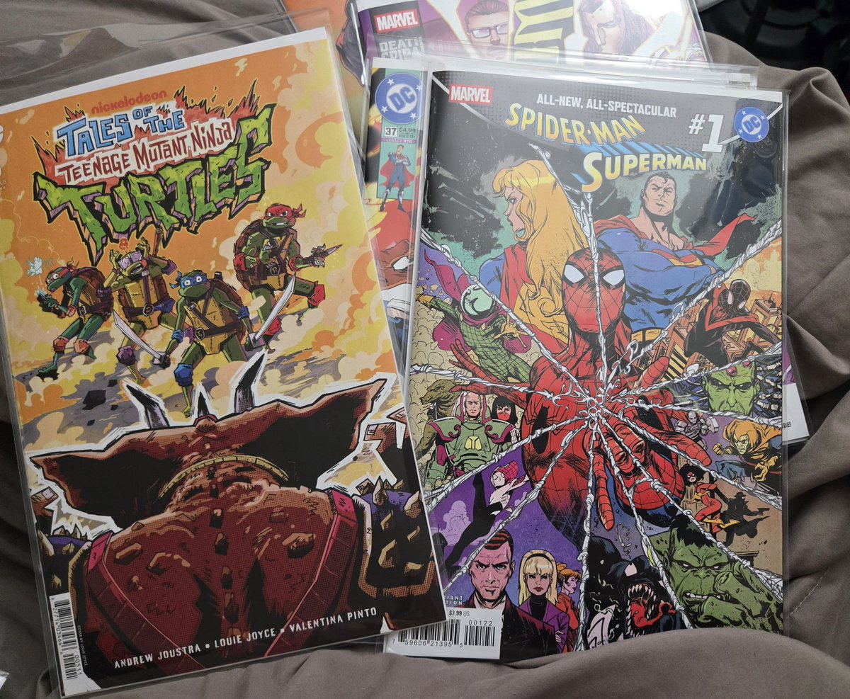 Superaustin152's tweet image. Also got some normal comics too.
About to read Tales of the TMNT I've been really liking that series.
I already read PR Prime and I wish that went on longer I really enjoyed it and there's stuff left unresolved. 
#Comics
#Comic