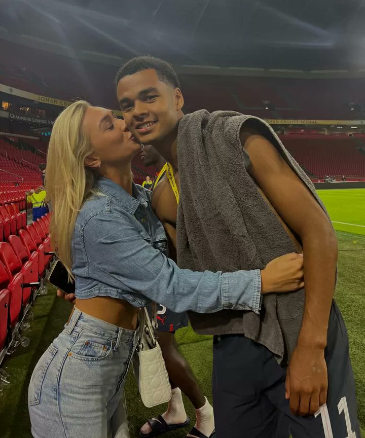 CodyKakpo's tweet image. 🚨 Cody Gakpo’s Dating History

​2020 — Noa van der Bij 🇳🇱 (21yo)
2021 — Noa van der Bij 🇳🇱 (22yo)
2022 — Noa van der Bij 🇳🇱 (23yo)
2023 — Noa van der Bij 🇳🇱 (24yo)
2024 — Arne Slot 🇳🇱 (45yo)...see details