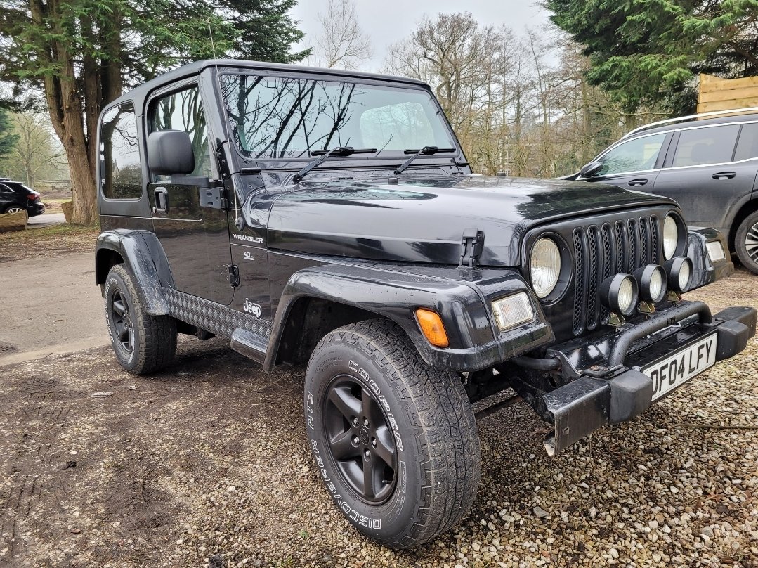 TJ |○○○○| Jeep tweet media