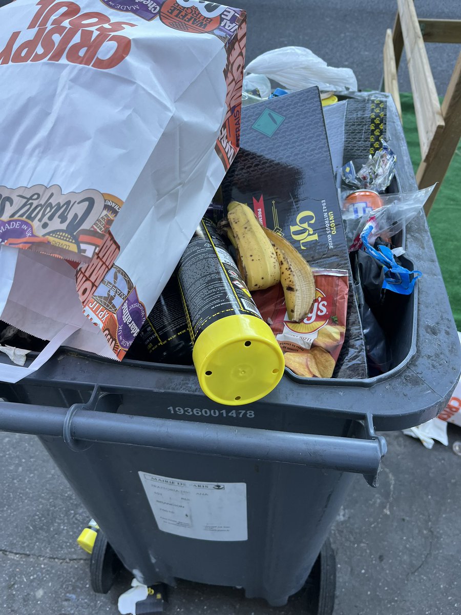 PBlettery's tweet photo. @mairie15 @Philippe_Goujon @GregoryCanal Par contre, au niveau propreté , quartier Georges Brassens , théâtre Silvia Monfort, c’est pas encore ça https://t.co/ZbXT10UqHa