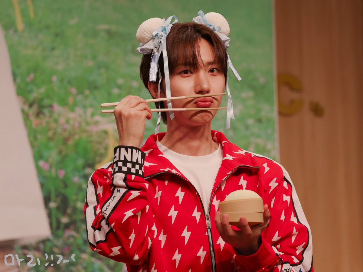 hui_ptg_ma's tweet image. 260502 대면 사인회

🥢(  ᴖ ε ᴖ  )

 #펜타곤 #PENTAGON #후이 #HUI