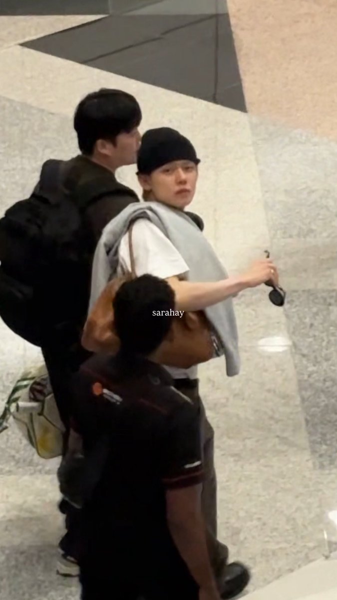 I CAN CONFIRM HE SAW MY YEONJUN BLANKET!!!!! #YEONJUNinKL #YEONJUN