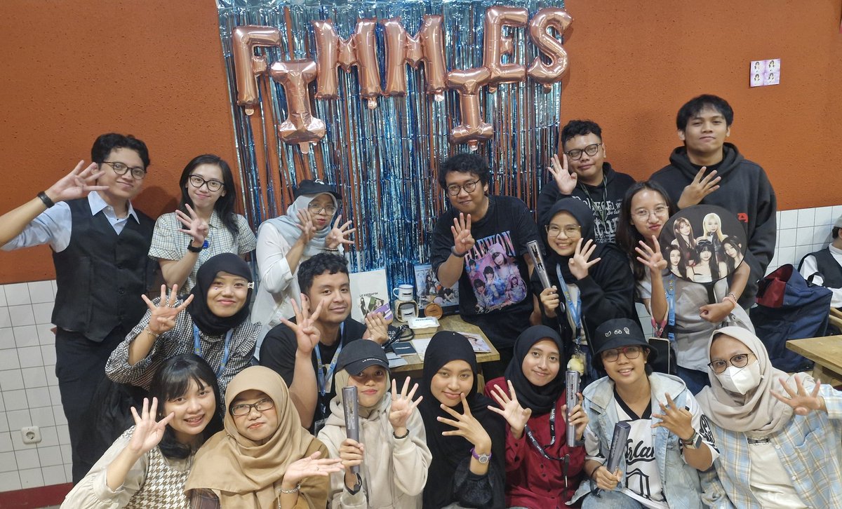 FEARNOTBDG's tweet photo. One unforgettable celebration, countless precious memories ✨️
4 years with LE SSERAFIM and many more to come 🩵

@le_sserafim @IM_LESSERAFIM
#르세라핌 #LE_SSERAFIM #PUREFLOW_pt1
#celebration #TimeToCelebrate #The_4th_FIMILY_Party #LE_SSERAFIM4thAnniversary https://t.co/7zfVnzKXSN