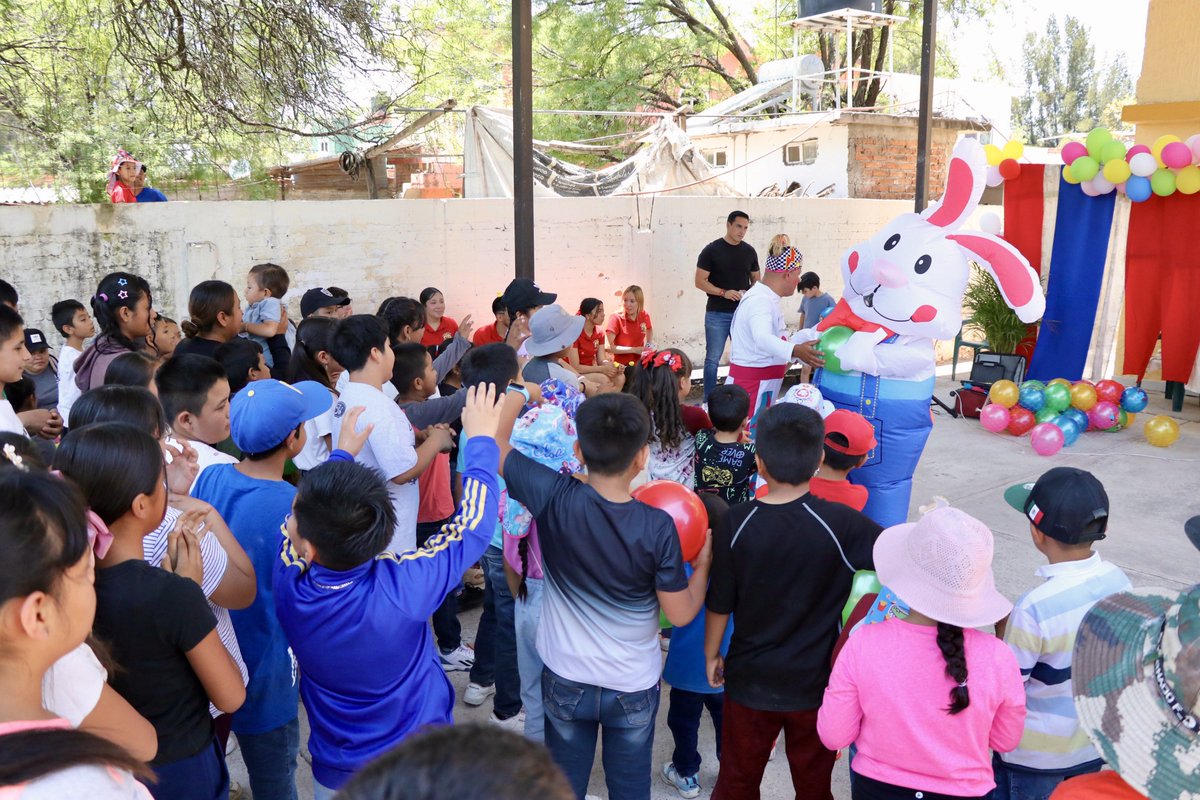 🤩Sacamos carcajadas a niñas y niños en El Romeral, gracias a las y los vecinos por recibirnos y al grupo juvenil San Antonio por sumarse. #DelEscritorioAlTerritorio #Irapuato #DiaDelNiño