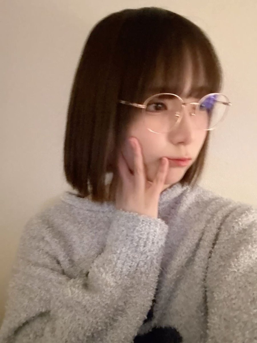 りな tweet media