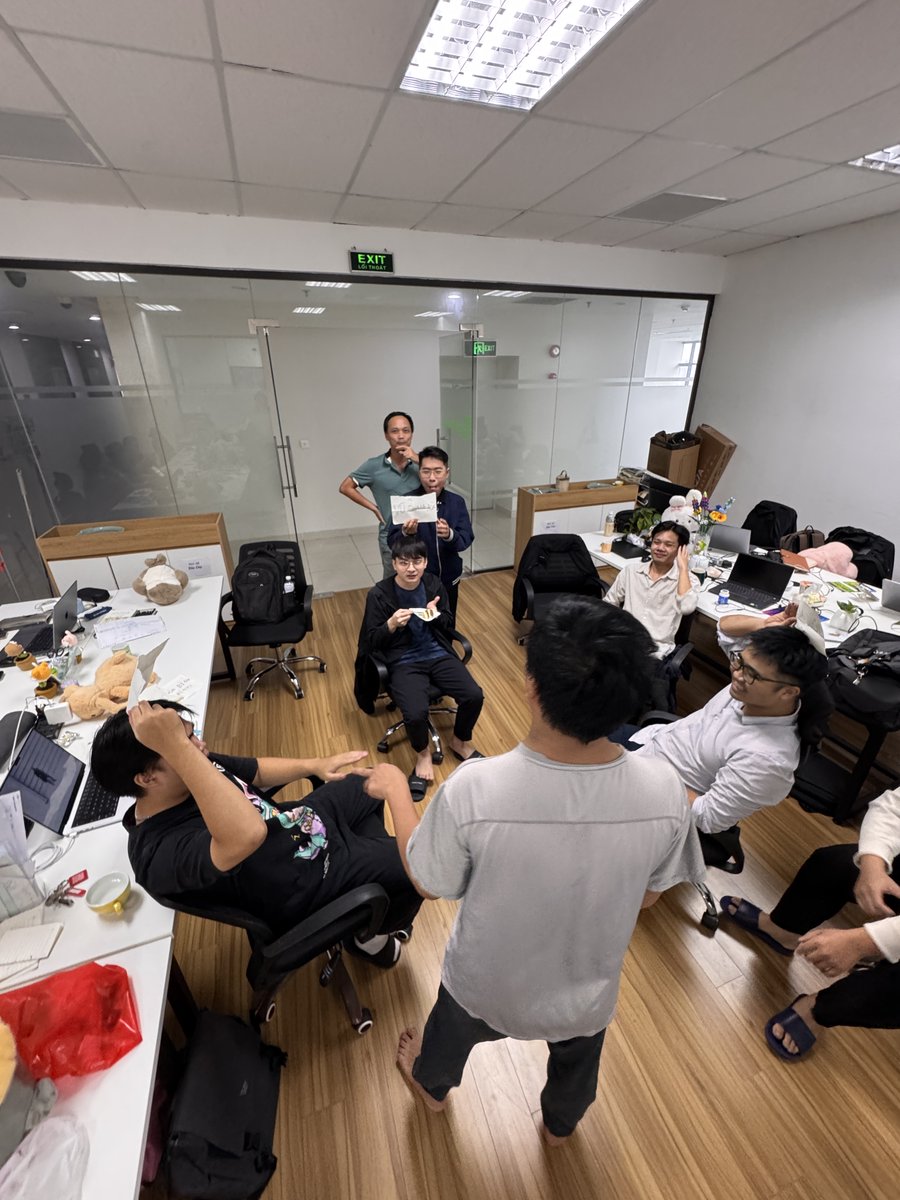 zozovp's tweet image. A good dev with no PM = chaos.
A mid dev with great PM = shipped product.
PM &amp;gt; raw skill, every time.
Need a PM - drop us a message.
#glinteco #team #management #PM