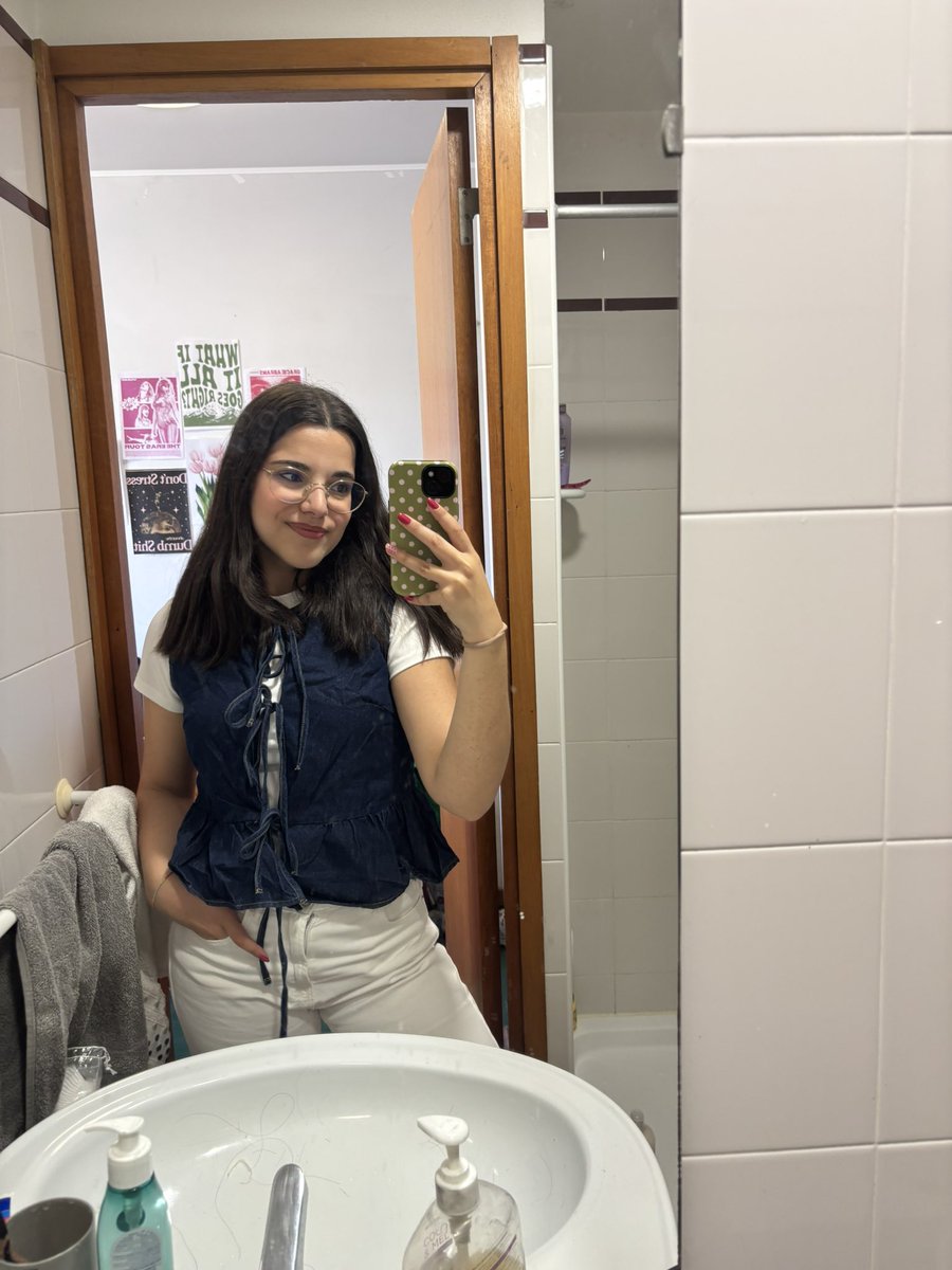 Inês tweet media