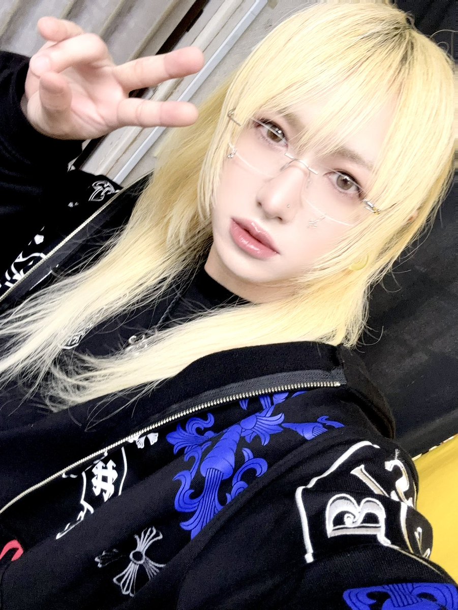 七星 tweet media