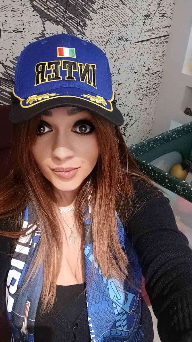 mir_iIi_Am's tweet photo. Pronta per stasera!!!!!!! #amala #inter #pazzainter #3maggio #nerazzurri 🖤 💙 🖤 💙 🖤 💙 https://t.co/7JywcOD2OW