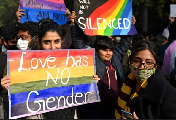 V86374V's tweet image. The supreme court has refused to legalize same-sex marriage, passing the buck to parliment.
Its not just legal battle; its a fight for dignity. We wont stop until we have equal rights ..said the people!!..
#equality #queerrights #marriageequalityindia