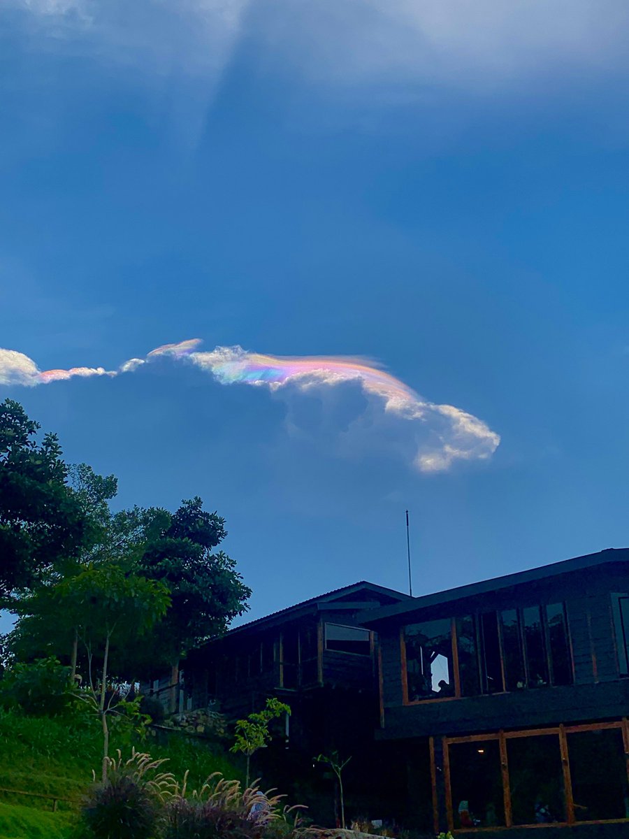 m0neamour's tweet photo. kemarinnnn ada di langit trawas, cantikkkk banget😍 aku kira pelangi ternyata bukannn https://t.co/dF0Bp0bkN5
