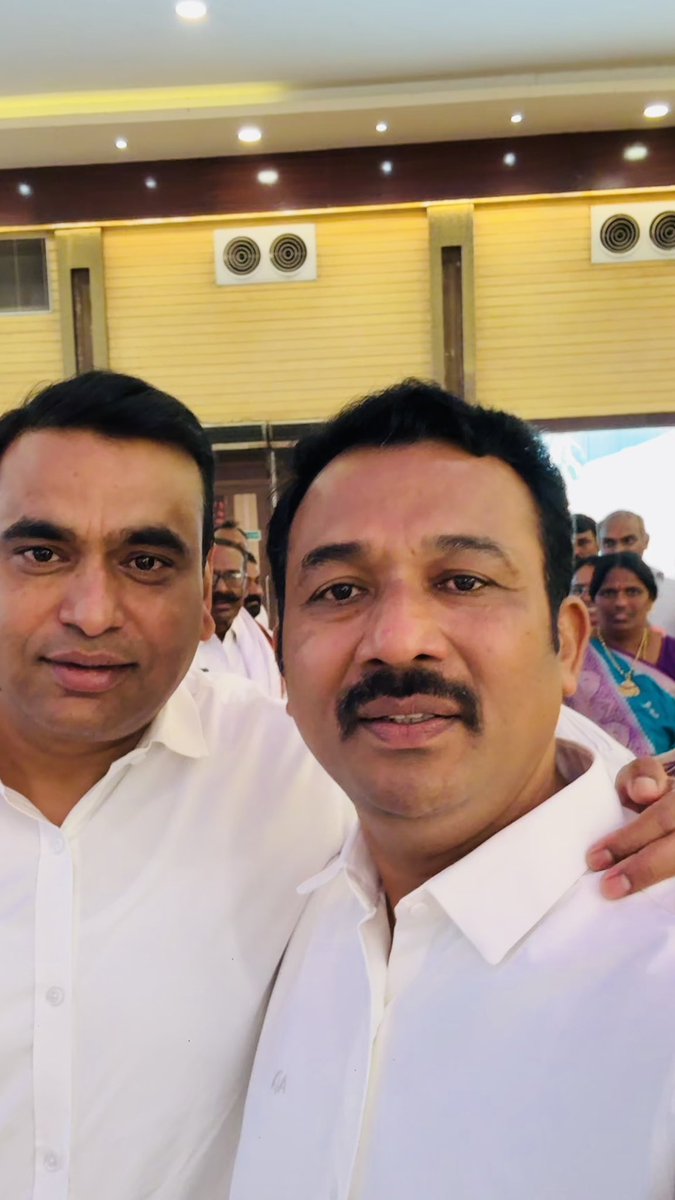 SerendipityEdu1's tweet image. A Casual Meet  selfie Brother &amp;amp; Best Friend MP Chamala Kiran Kumar Reddy Garu !! The Member of Parliament (MP) for the Bhongir Lok Sabha constituency. 

#CasualMeet #SelfieMoment #BestFriend #BrotherBond #ChamalaKiranKumarReddy #MP #MemberOfParliament #Bhongir #BhongirMP
