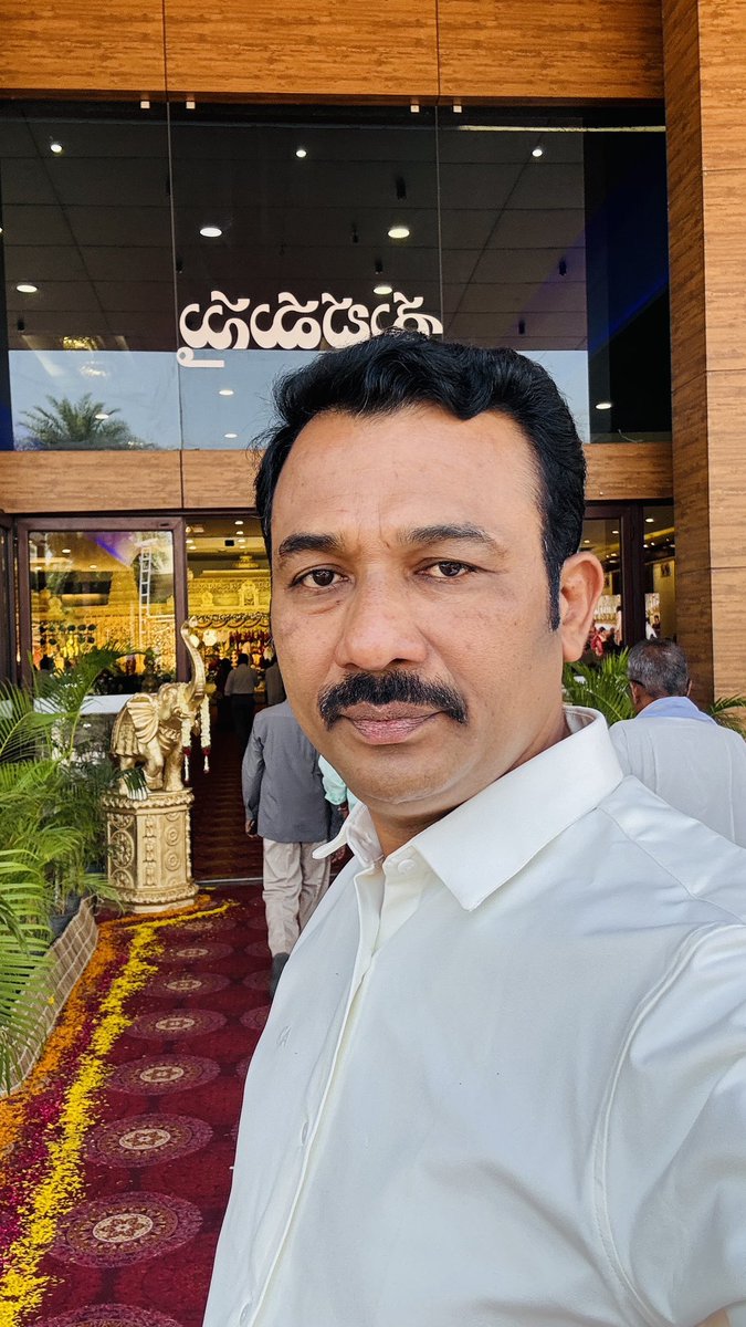 SerendipityEdu1's tweet image. A Casual Meet  selfie Brother &amp;amp; Best Friend MP Chamala Kiran Kumar Reddy Garu !! The Member of Parliament (MP) for the Bhongir Lok Sabha constituency. 

#CasualMeet #SelfieMoment #BestFriend #BrotherBond #ChamalaKiranKumarReddy #MP #MemberOfParliament #Bhongir #BhongirMP