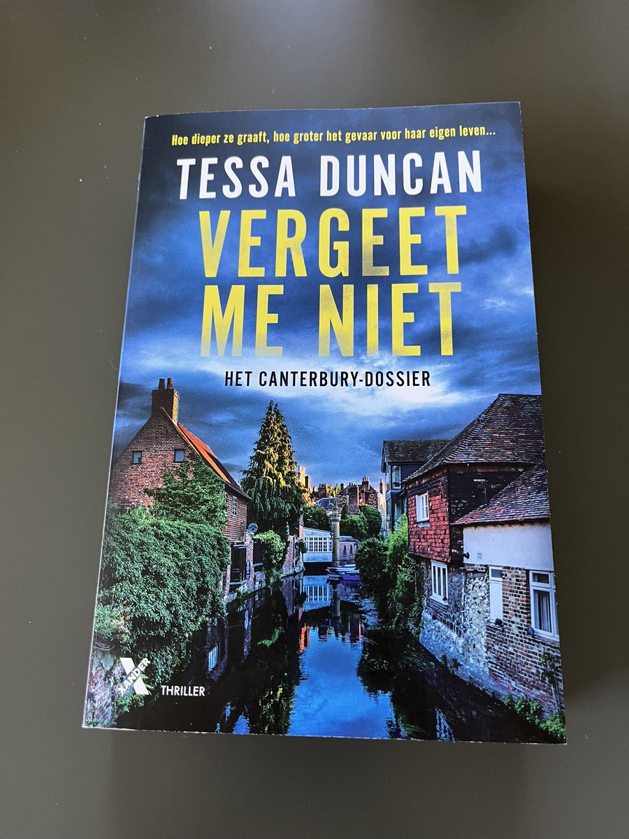 DanielleKertzma's tweet image. Vergeet me niet v Tessa Duncan gelezen.
1e deel in de psychologische thriller serie Het Canterbury-dossier.
Het verhaal pakt vanaf het begin. Het leest prettig door de korte hoofdstukken. De ontknoping zag ik niet aankomen. Met veel plezier gelezen. 
24/52 #Boekperweek #Thriller