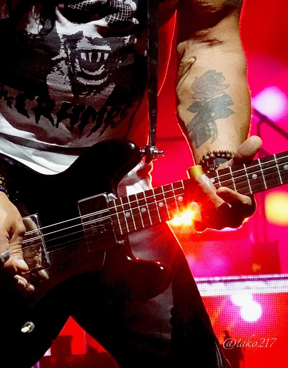 SlashNews1's tweet photo. Thanks to @tako217 for these cool pics of #Slash at Hard Rock Casino in Hollywood, Florida (April 30)! https://t.co/tdeR8O8sZr