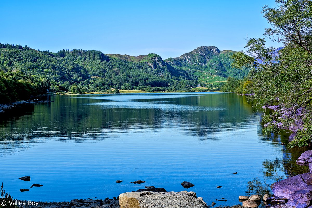 ItsYourWales's tweet image. Capel Curig's Crympiau makes a stunning backdrop for Trefriw's Llyn Crafnant in Eryri's lush Gwydir Forest.  Courtesy @BJRoberts #Wales #WelshPassion