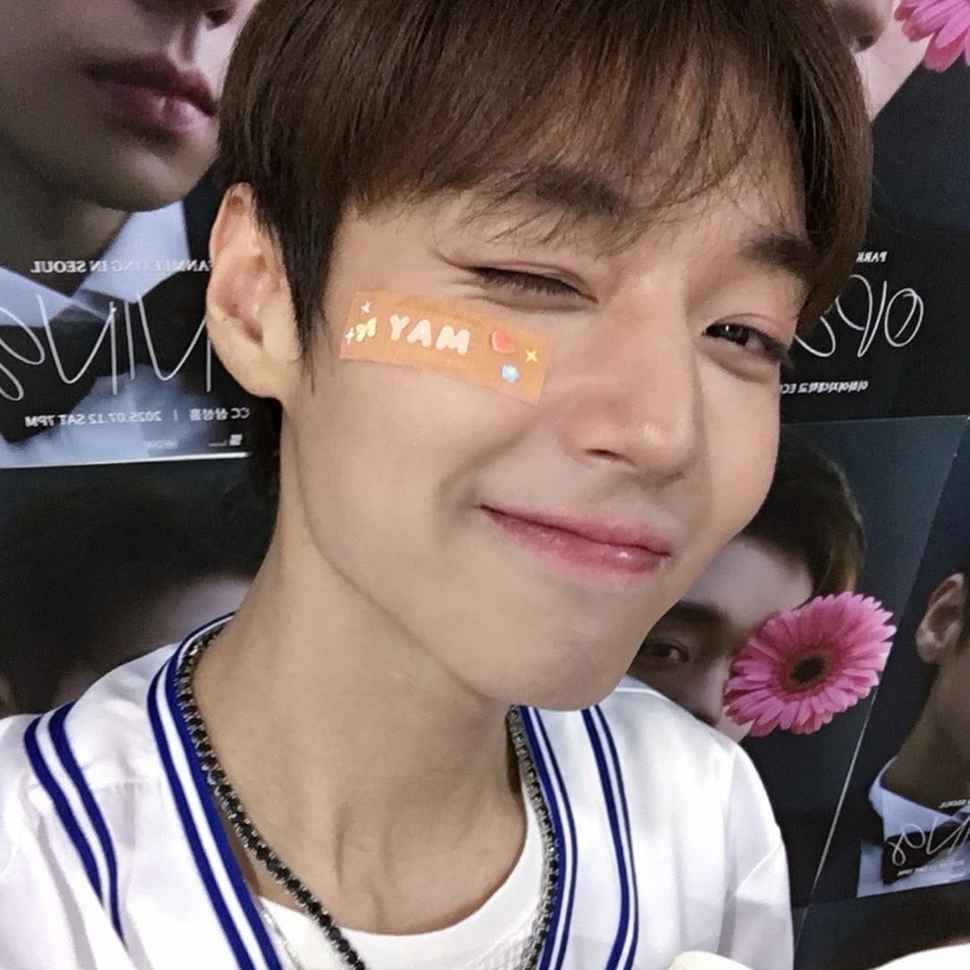 모니 tweet media
