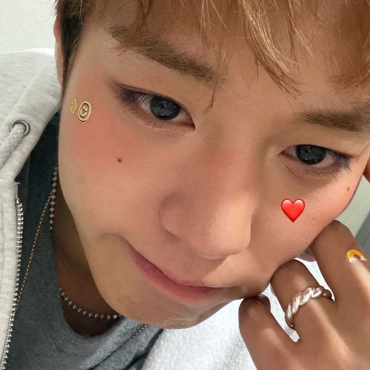 모니 tweet media