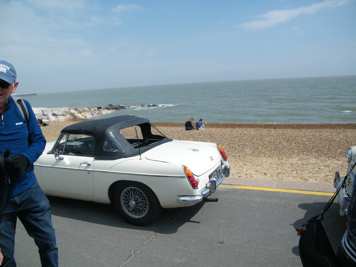 jonnyald's tweet image. down at Felixstowe beach #classic #car #show #renault