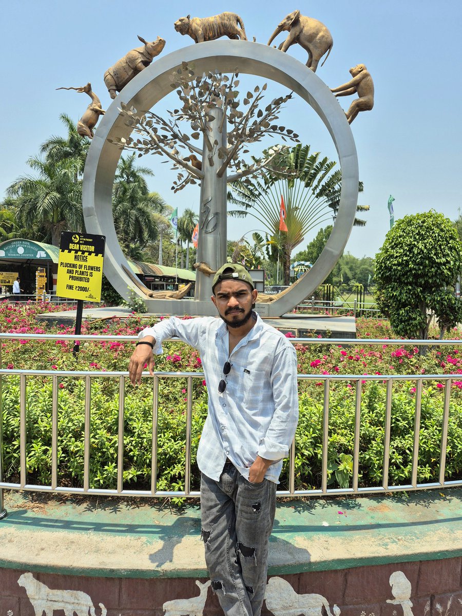 muna_gagerenga1's tweet image. Life is a zoo, but I’m the main attraction 🧐

#nehruzoologicalpark #hyderabaddiaries #hyderabad #photo #viralpost

Aapki favorite jagah kaunsi hai Hyderabad mein?