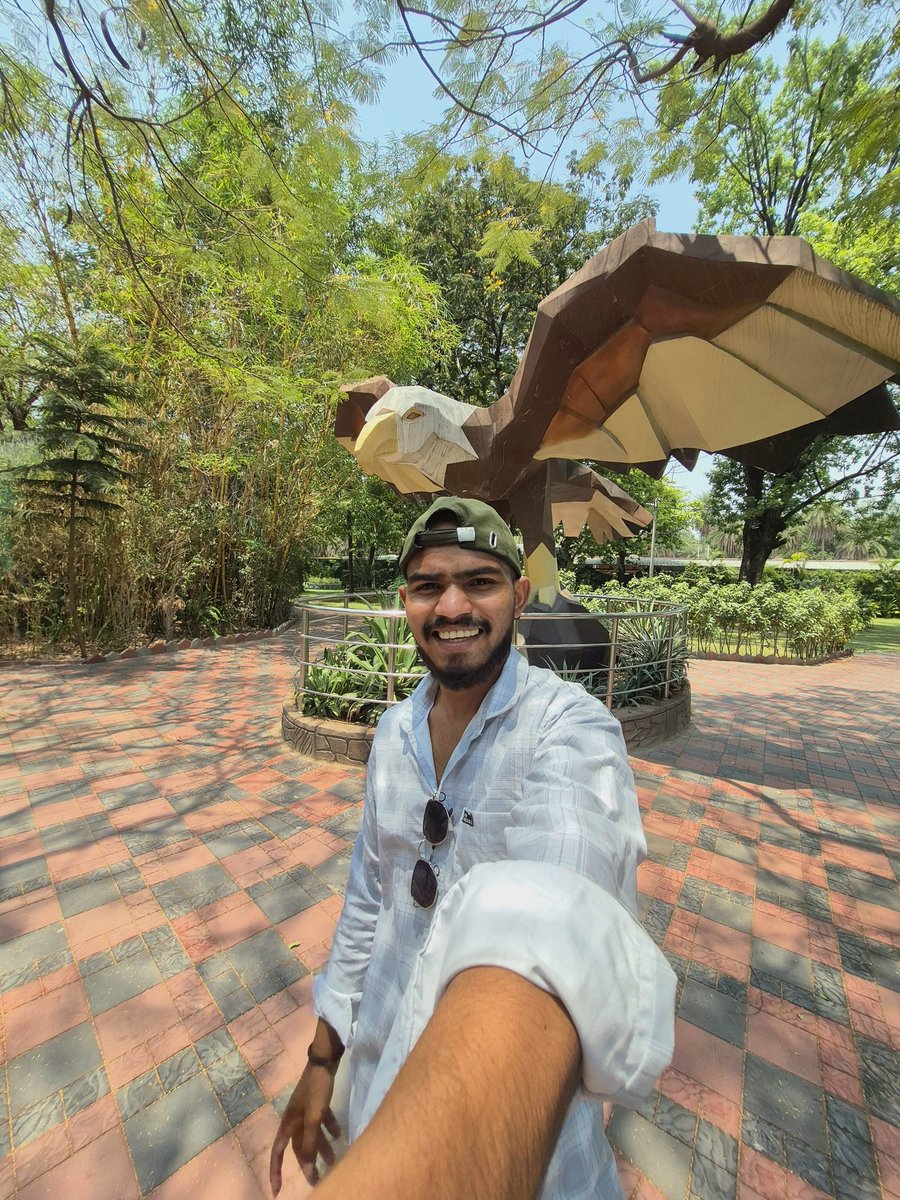 muna_gagerenga1's tweet image. Life is a zoo, but I’m the main attraction 🧐

#nehruzoologicalpark #hyderabaddiaries #hyderabad #photo #viralpost

Aapki favorite jagah kaunsi hai Hyderabad mein?