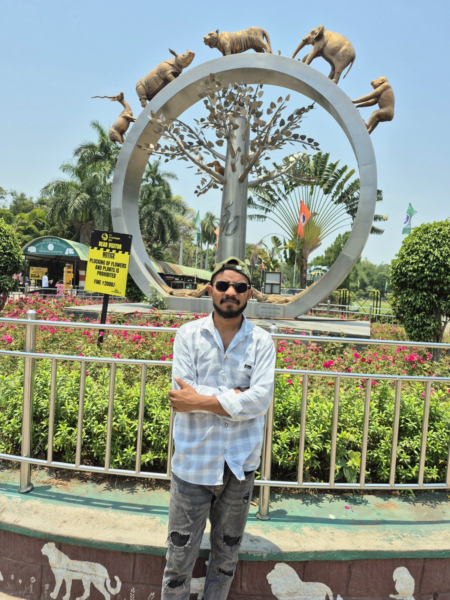 muna_gagerenga1's tweet image. Life is a zoo, but I’m the main attraction 🧐

#nehruzoologicalpark #hyderabaddiaries #hyderabad #photo #viralpost

Aapki favorite jagah kaunsi hai Hyderabad mein?