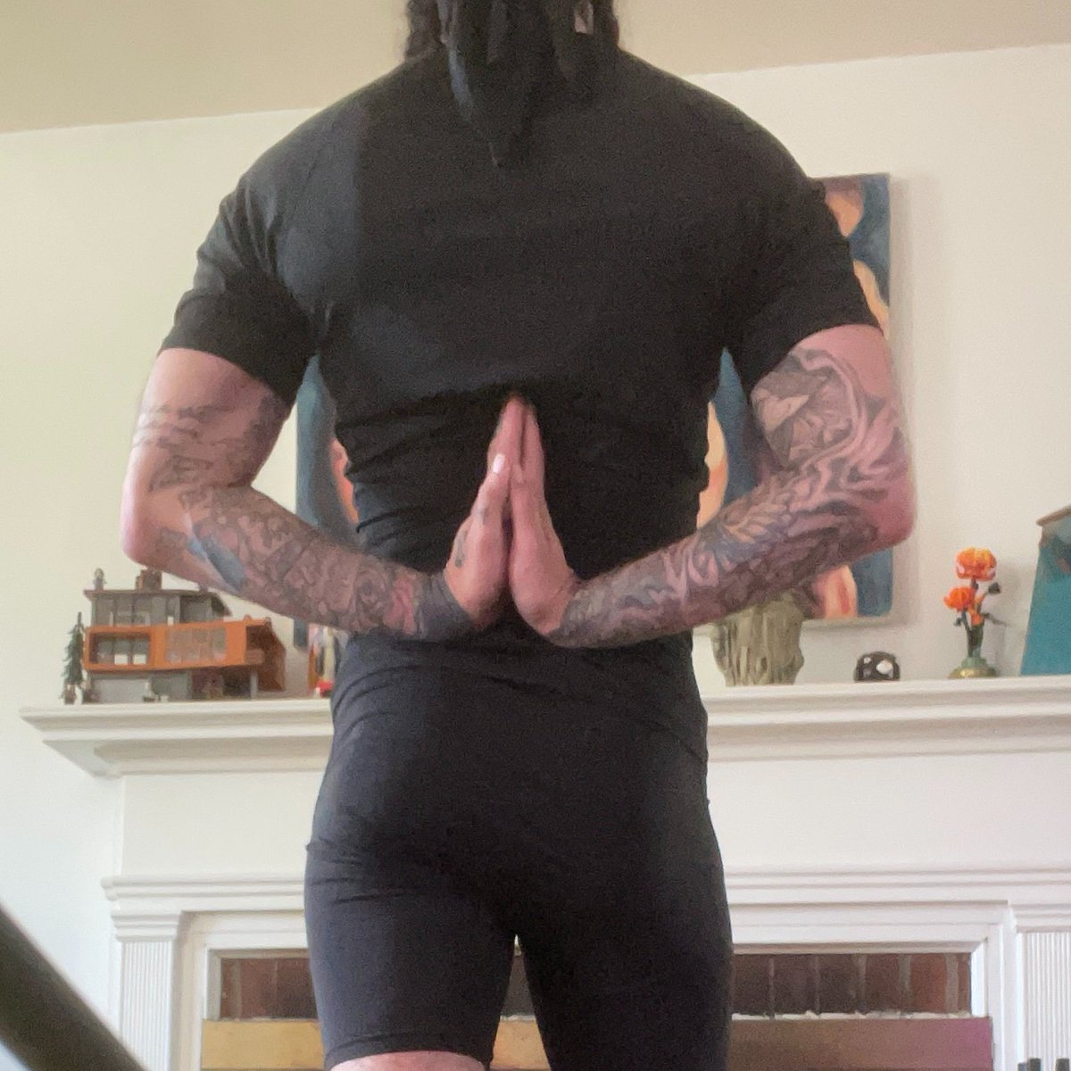 leptokinesis's tweet photo. a simple sun salutation will make your ESP absolutely SKYROCKET!
It is because for one, it is regulation your nervous system. Moreover, you are enhancing your mind body connection, deepening the relationship you have with sensing things in your body.
If you dont do yoga regularly. you are doing yourself the most insane levels of disservice.
heres your sign to make sure you get it done today, WARRIOR!
