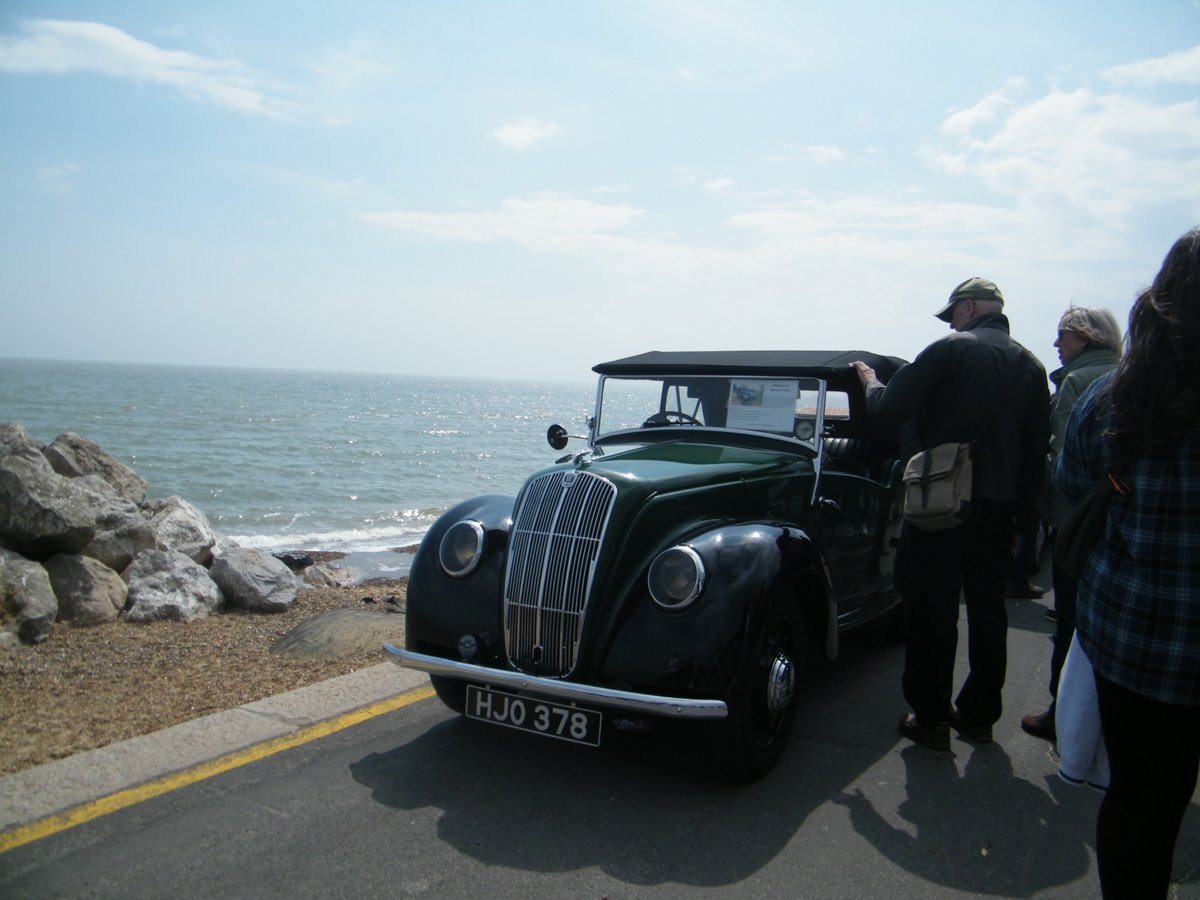 jonnyald's tweet image. down at Felixstowe beach #classic #car #show #renault