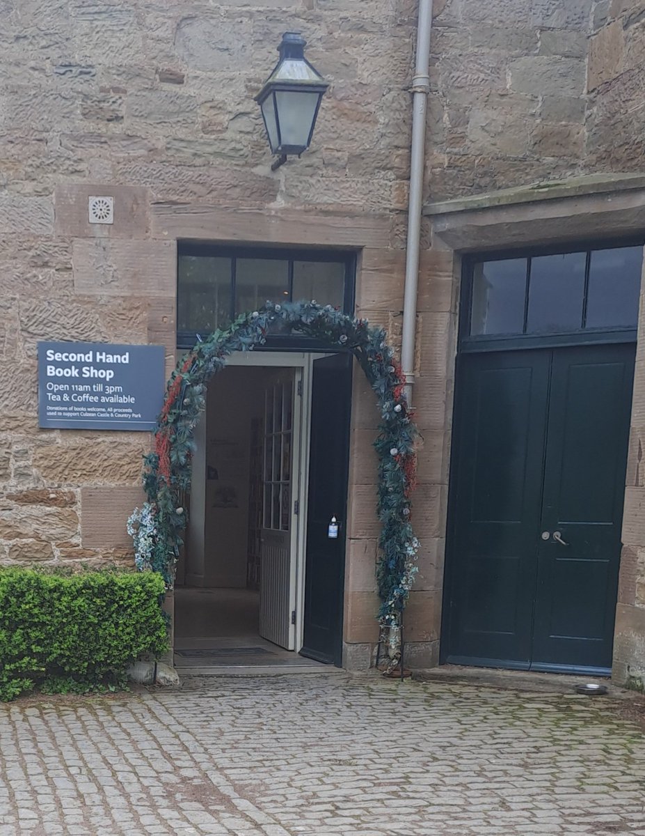 kjhaden17's tweet image. Cute second hand bookshop at Culzean Castle, with sofas ❤️ #scotland