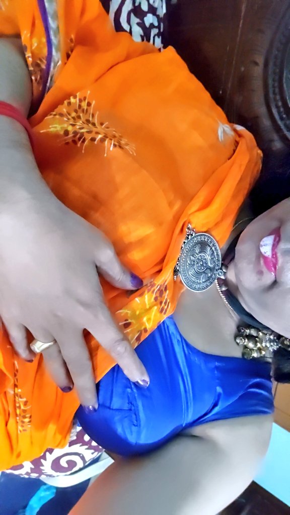 RoySaliniSissy's tweet photo. Kha,,,, harami ..kutte..sale ....sab chat kutte 🐕 banke meri hont 💋 ko chat ..... uffff thuk chat.... 👅 https://t.co/Xz6vY6vgRz