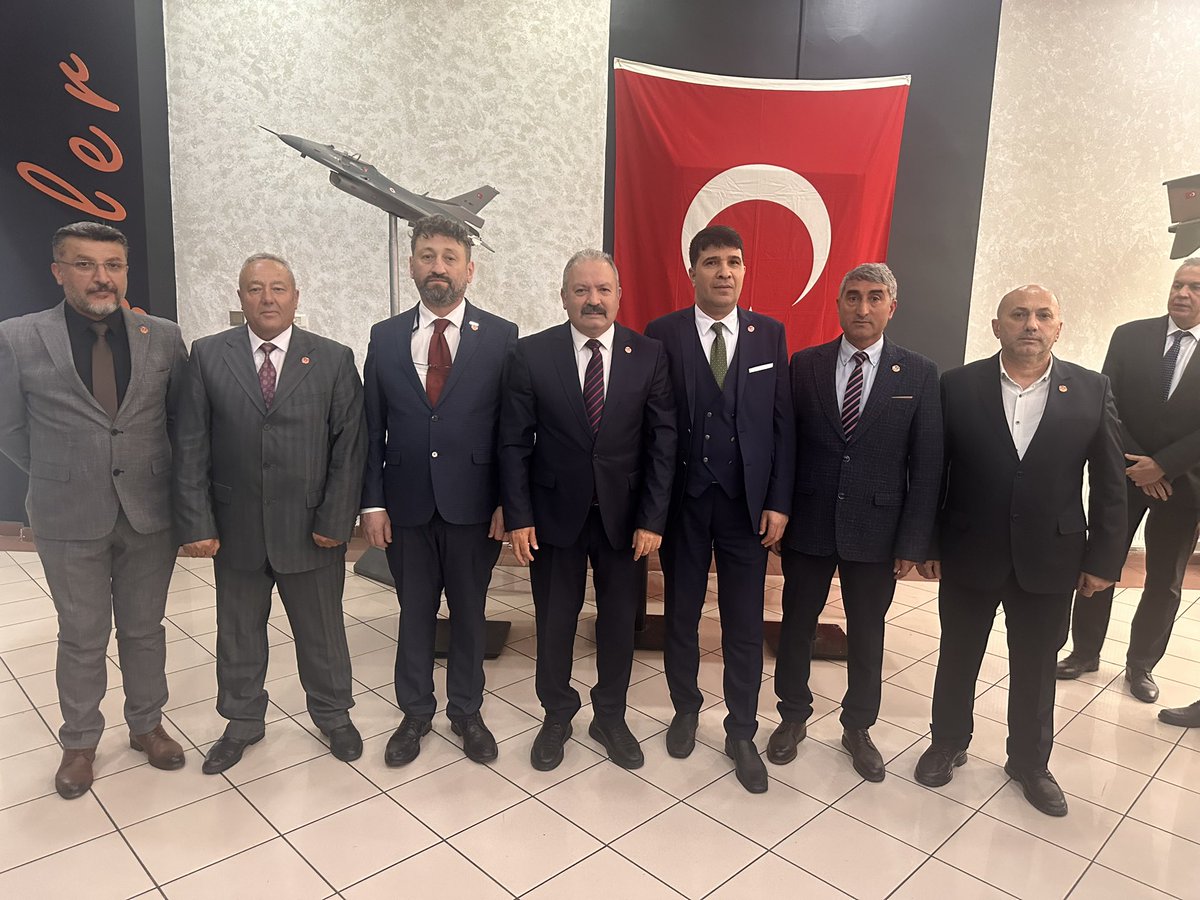 TEMUD teşkilatlanmaya ve büyümeye devam ediyor.

Bugün TEMUD Eskişehir İl Başkanlığımızın genel kurulunu ve açılış programını büyük bir gurur ve heyecanla gerçekleştirdik.

Yapılan seçim sonucunda E. Uzman Çavuş Hakan Yücetürk, Eskişehir İl Başkanı olarak seçilmiştir. Kendisine,
